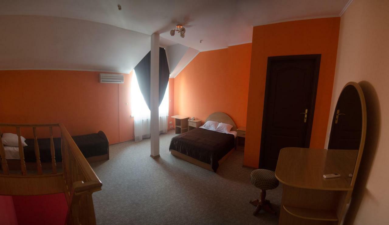 Galant Hotel Boryspil Bagian luar foto